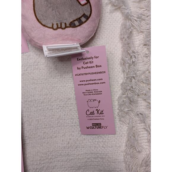 Pusheen Winter Cat Toy Set - Picture 3 of 5